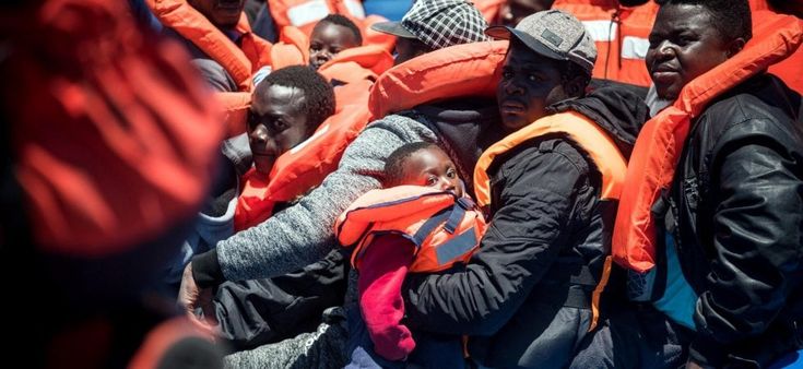 Immigrazione, Lega, Pd: così poche centinaia di profili polarizzano il dibattito politico sui social