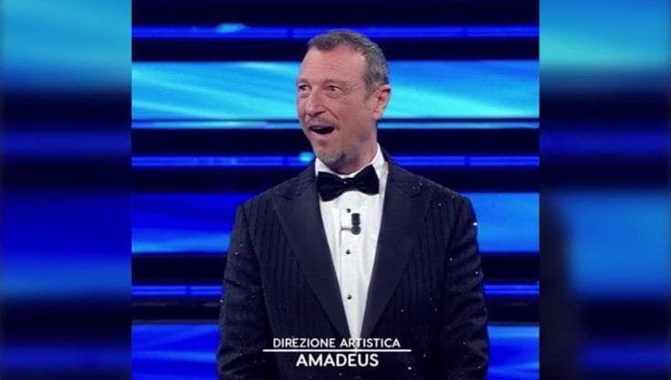 Sanremo 2022, all'Ariston torna il pubblico e Amadeus si emoziona: "Ci siete mancati"