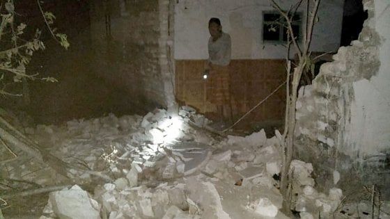 L'Indonesia interrompe le ricerche delle migliaia di persone ancora disperse. Nuovo sisma di magnitudo 6