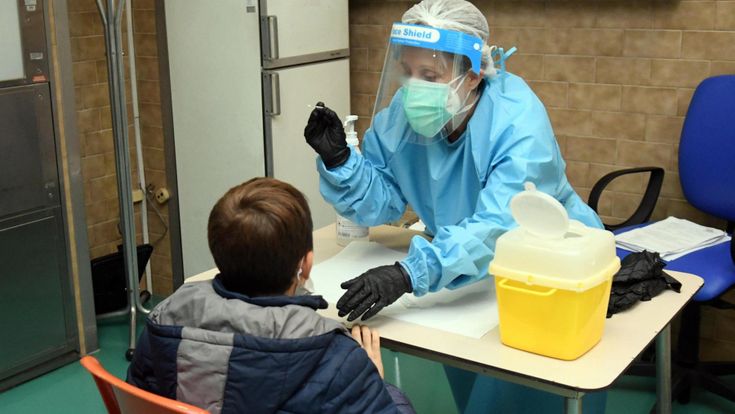 Contagi in aumento, scuole a rischio. Il governo al Cts: diteci se richiudere
