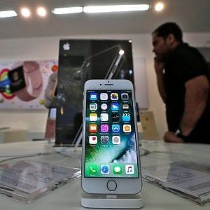 Apple corteggia Trump: pronta a investire 7 miliardi negli Usa