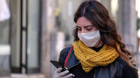 Coronavirus, a Noto obbligo della mascherina. Il sindaco: "Ma basta un foulard"