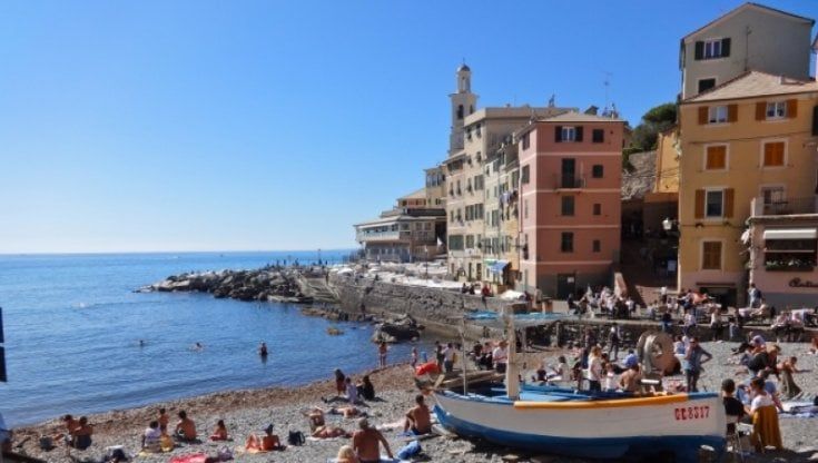 Mare, a Genova solo tre spiagge su dieci ad accesso libero