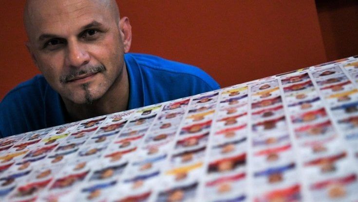Il collezionista che ha tutte le figurine del mondo: "L'album dello scudetto '64 vale 5mila euro"