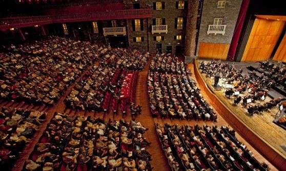 Carlo Felice, applausi per la "prima", ma il teatro è mezzo vuoto