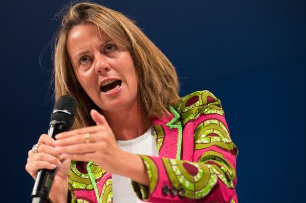 Sla, Lorenzin: "Test clinici sui malati<br />al via le procedure per abbreviare i tempi"