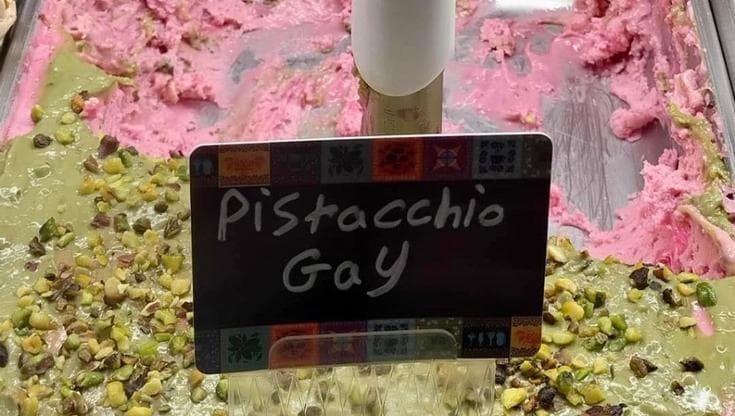 In gelateria spunta il gusto al Pistacchio Gay, polemica nel centro di Catania