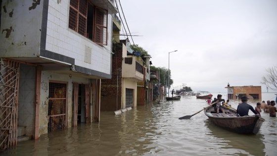 India, le piogge monsoniche uccidono oltre cento persone