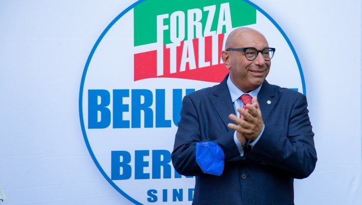 Comunali a Milano, Forza Italia in allarme: la lotta tra le correnti favorisce Lega e FdI