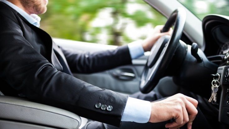 I giovani e l'auto: solo un "under 25" su 8 ne possiede una 