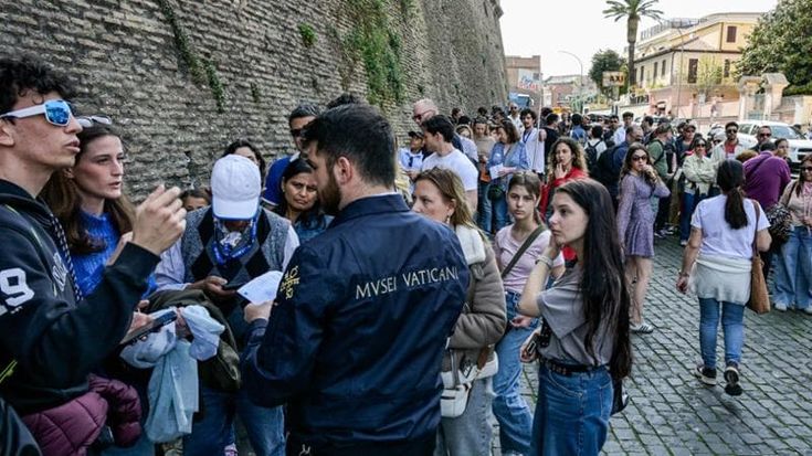 Pasqua da record a Roma: un milione di turisti in città e i romani fuggono dalla capitale