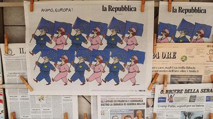 Le fotografie delle edicole con il Manifesto di Ventotene in regalo insieme a Repubblica
