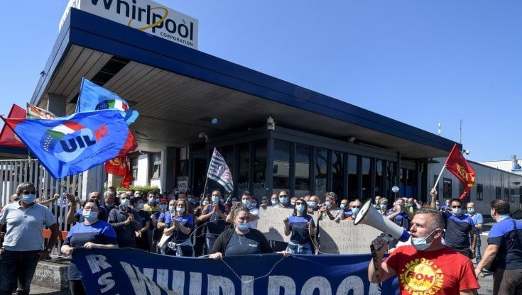 Whirlpool, l'azienda conferma: a Napoli stop il 31 ottobre. La Fiom: "Sarà scontro sociale"