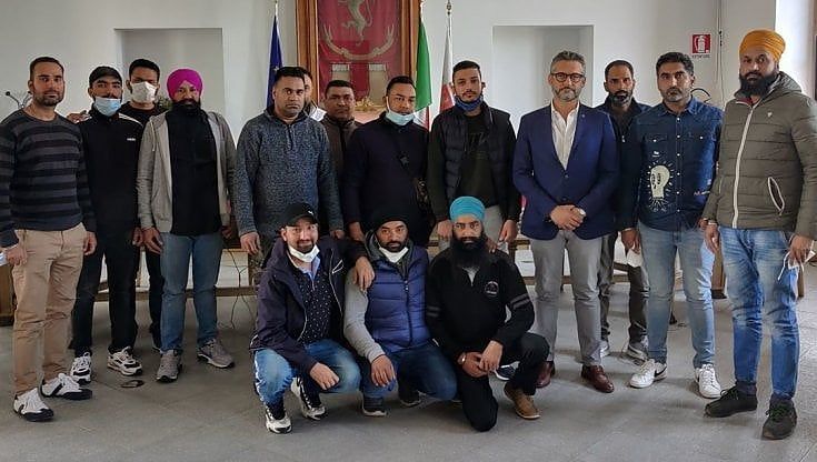 "Togli quel turbante": ragazzino sikh di 13 anni picchiato e ferito dai bulli