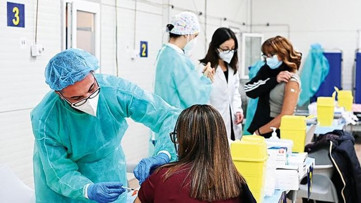 Vaccino antinfluenzale, via alla campagna con 1,3 milioni di dosi: gratis per over 60 e fragili