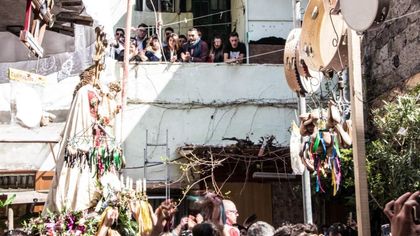  Coriandoli, tammorre e colombe: Pagani in festa per la Madonna delle galline