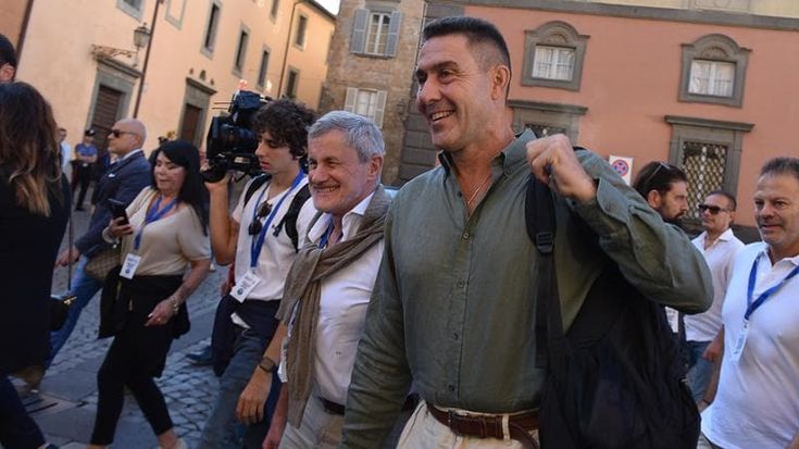 Allarme Vannacci e la premier rispolvera la crociata contro l’Islam