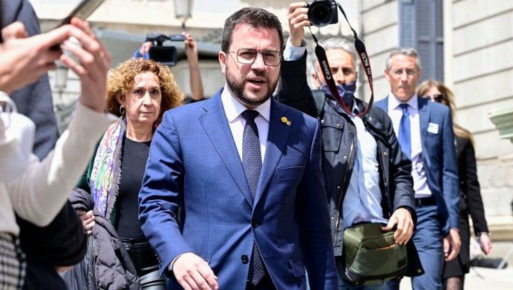 Il presidente catalano Aragonès: "Io, spiato da Pegasus. Sánchez chiarisca subito o ritireremo l'appoggio al governo"