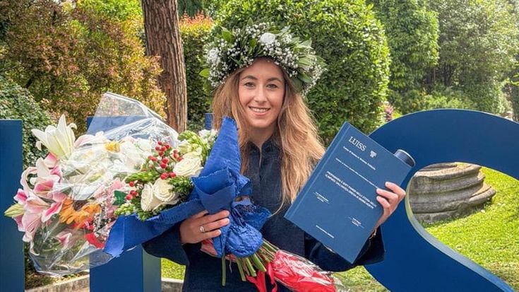 Sofia Goggia si è laureata in scienze politiche: “Sono soddisfazioni”. Malagò alla proclamazione