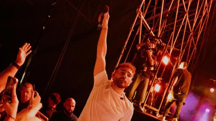 Rocco Hunt, onda rap alla Reggia di Caserta. Ospite Noemi. “Non mancherà l’omaggio a Pino”