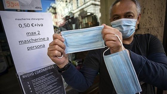 L'imprenditrice che produce mascherine: "Spiazzati dal prezzo calmierato. Ora lavoriamo in perdita"