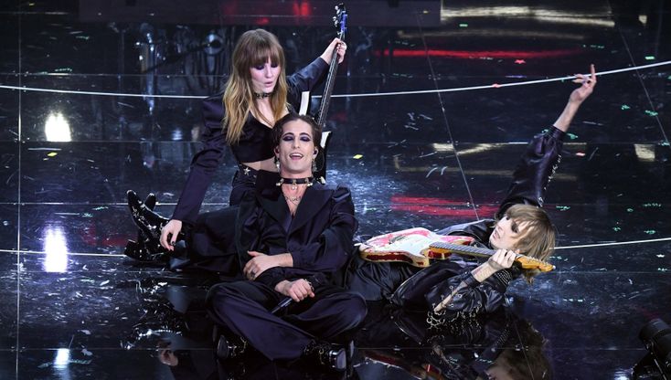 Maneskin, a Sanremo due standing ovation per la band dei record. E Damiano si commuove  
