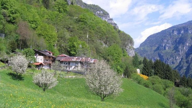 L’ultimo custode del borgo fantasma: “Dopo Himalaya e Kenya, così proteggo da solo il mio paese”