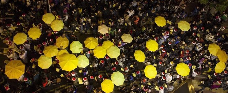 Hong Kong, Natale di scontri tra manifestanti pro-democrazia e polizia: 12 arresti e feriti