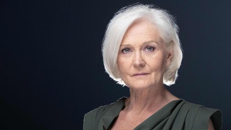 Il ritorno di Marie-Caroline: chi è la sorella maggiore di Le Pen candidata nelle liste del Rassemblement National