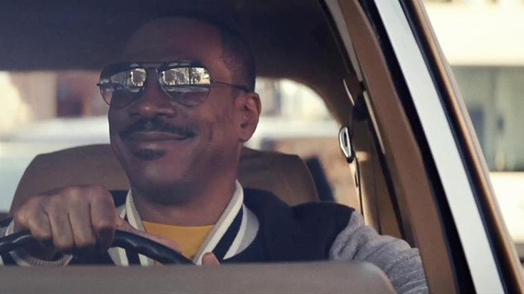 Eddie Murphy: “Con ‘Un piedipiatti a Beverly Hills’ ho inventato il poliziotto che faceva ridere. Quarant’anni e dieci figli dopo, il mio sorriso resta contagioso”
