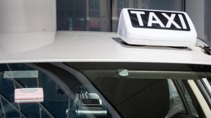 Spionaggio per i russi con telecamere sui taxi e mappe di basi Usa: due indagati a Milano