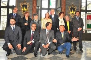 Addio alla vecchia giunta<br />oggi Fassino concede il bis