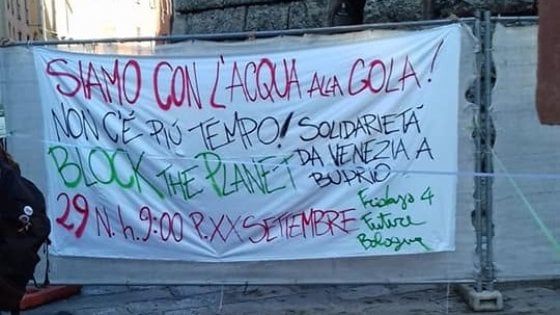 Bologna, i ragazzi di Greta di nuovo in sciopero per il clima
