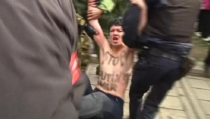 La protesta delle Femen arriva in Crimea