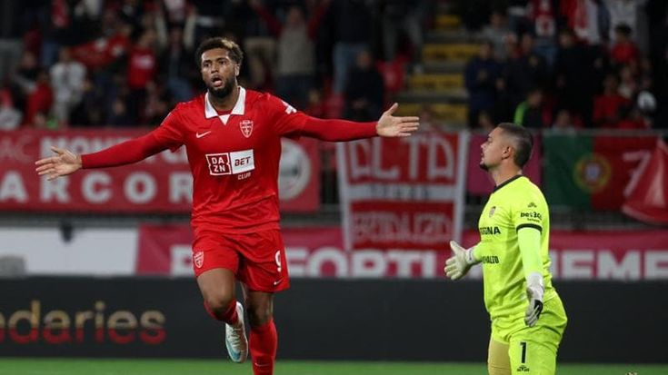 Varela show, il Monza si scatena: Cagliari non pervenuto, 4-0