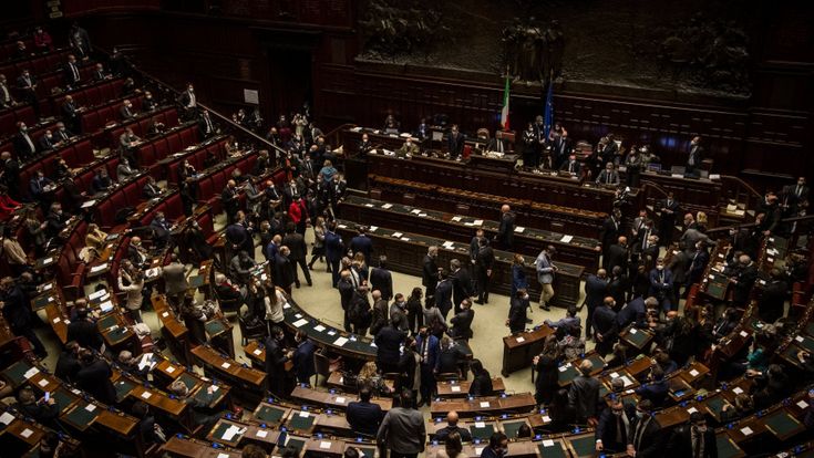 Per i parlamentari doppio assegno a rischio: "I vitalizi sono pensioni"