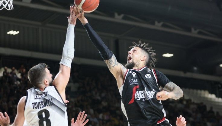 Basket, semifinali playoff: la Virtus Bologna spazza via Tortona e si porta sull'1-0