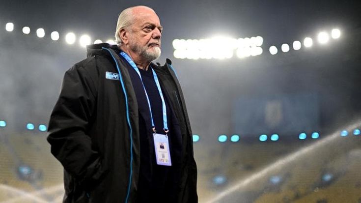 Supercoppa, la vigilia social di De Laurentiis a Riad fra maglie di CR7 e il magazziniere d’Arabia