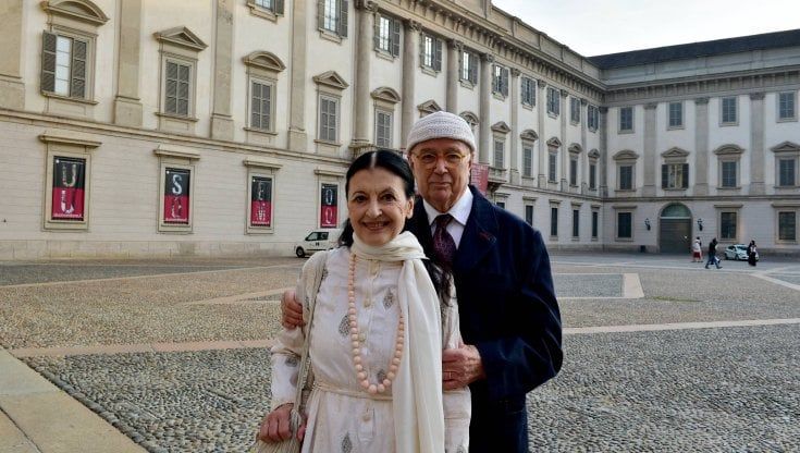 L'addio a Carla Fracci, il marito Beppe Menegatti: "Mi hanno chiamato da tutto il mondo, una cascata di amore per lei"