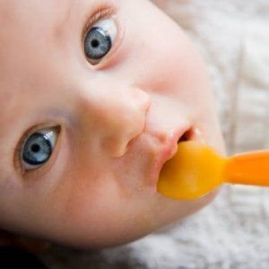 L'abc dello svezzamento: non solo pappa ma anche gioco