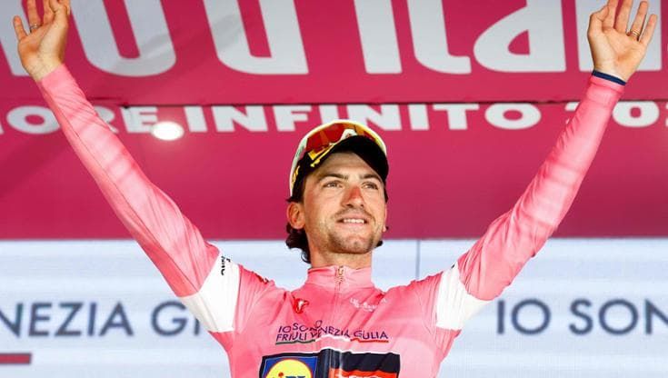 Giulio Ciccone è la nuova maglia rosa del Giro. A Cosenza vince Narvaez, Silva esce di classifica