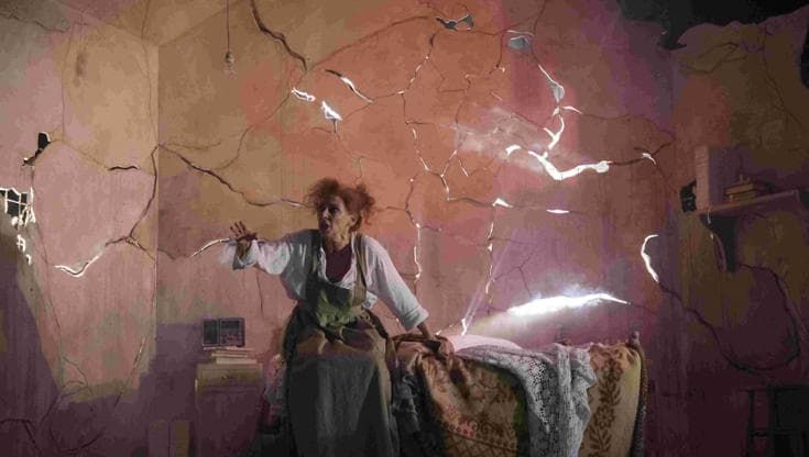 Elisabetta Pozzi: “I confini continuano a tormentarci. Il testo di Dorfman parla ancora di noi”