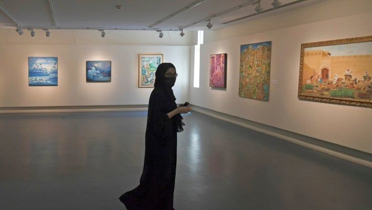 Svolta negli Emirati: sì alla convivenza per coppie non sposate e meno restrizioni sugli alcolici