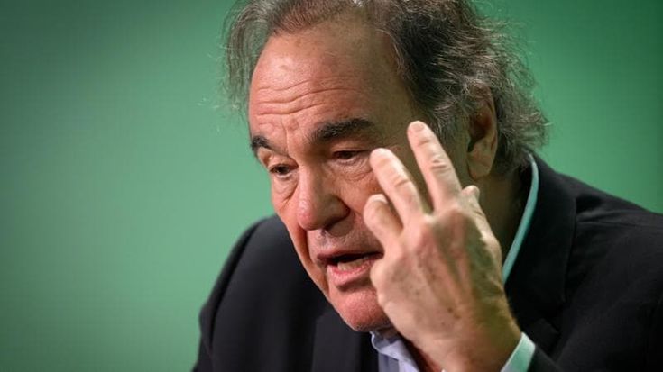 Oliver Stone: “Raccontare Trump? Servirebbe un film sul caos”