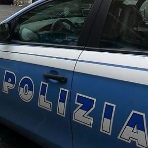 Ruba a un turista, la polizia lo salva dai commercianti infuriati