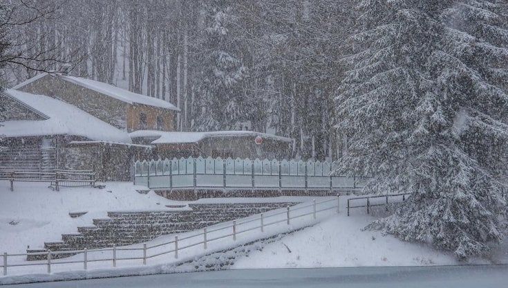 Previsioni meteo, freddo e tanta neve anche in pianura. Acqua alta a Venezia. Allerta rossa in Abruzzo, a meno 15 gradi