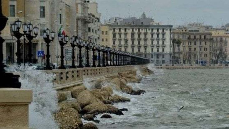 Puglia, allerta meteo su tutta la regione: nel weekend di Carnevale acquazzoni, nevicate e forte vento 