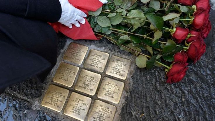 “Emilia, Italo, Alfredo, così restituisco i volti alle pietre d’inciampo”