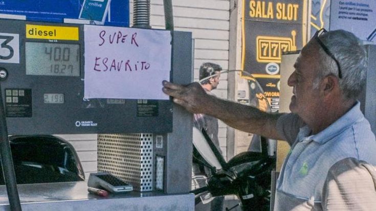 The great Italian petrol rush: chasing the €1.99 litre