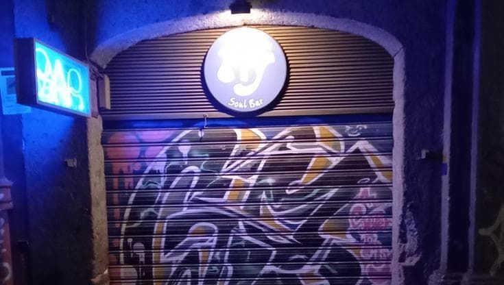Napoli, la protesta dei bar del centro storico: “Penalizzati dall’ordinanza anti-movida”
